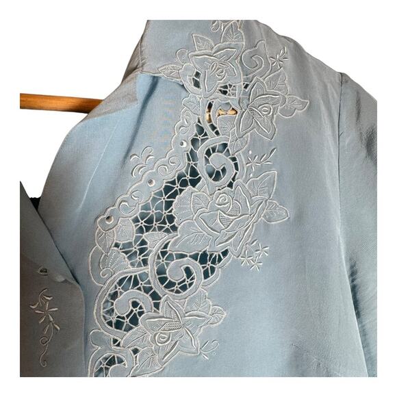 Womens Vintage 50s Hand Embroidered Light Blue short sleeved Silk Blouse Size S - Picture 6 of 8